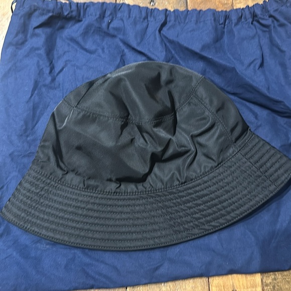Prada bucket hat black size small - Picture 3 of 4